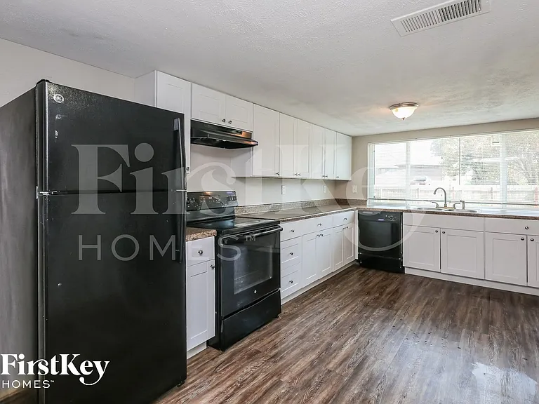 1316 Royal Oak Dr — Photo 4