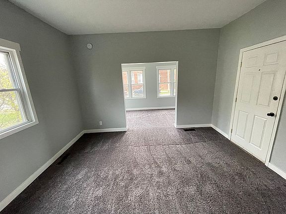 4th image of 203 20th Ave NE