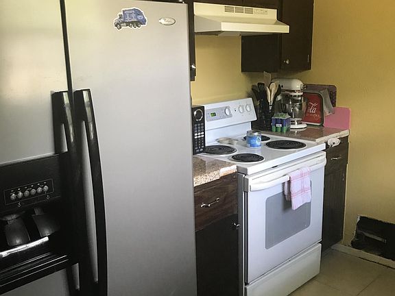 2nd image of 829 Bullock Dr