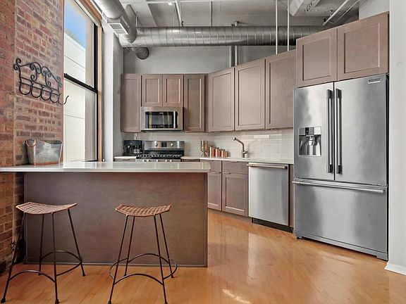 4th image of 1601 S Michigan Ave APT 307