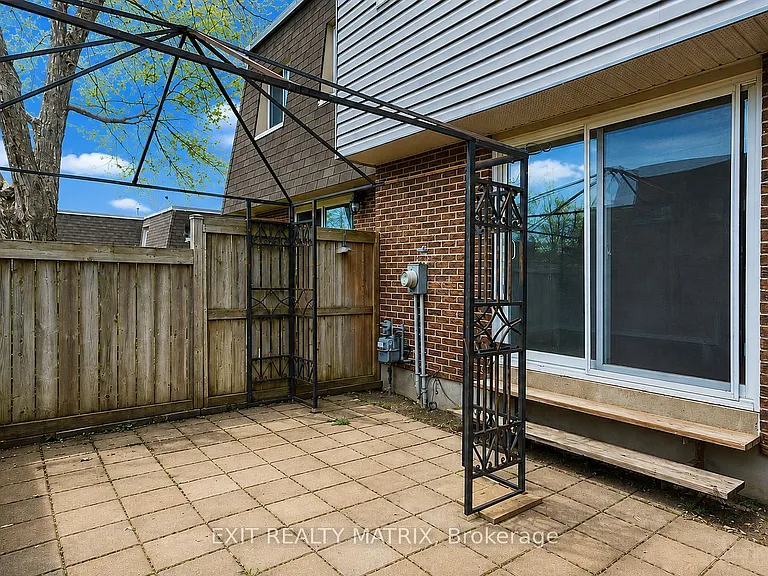2988 Fairlea Cres — Photo 21