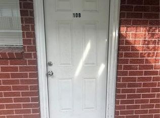 709 N Robertson St #108, Chalmette, LA 70043