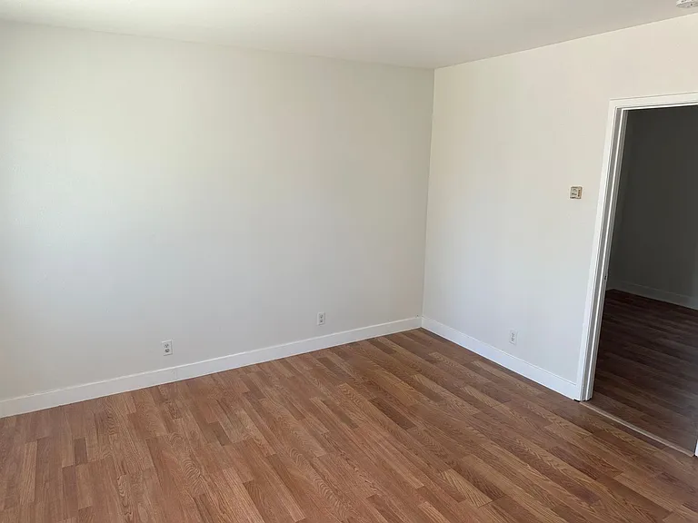 632 W 9th St — Photo 5