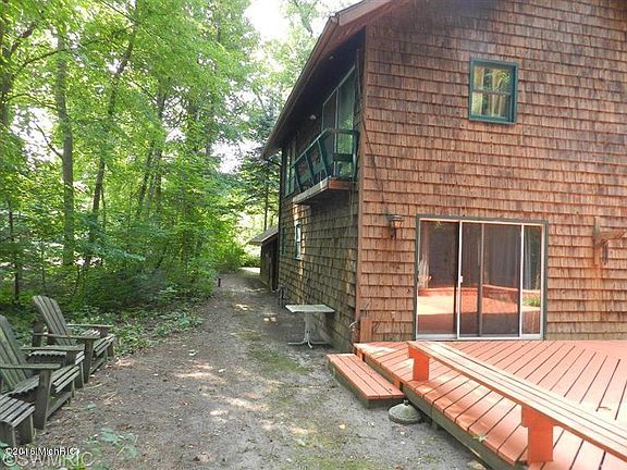 3rd image of 4465 Greenwood Dr