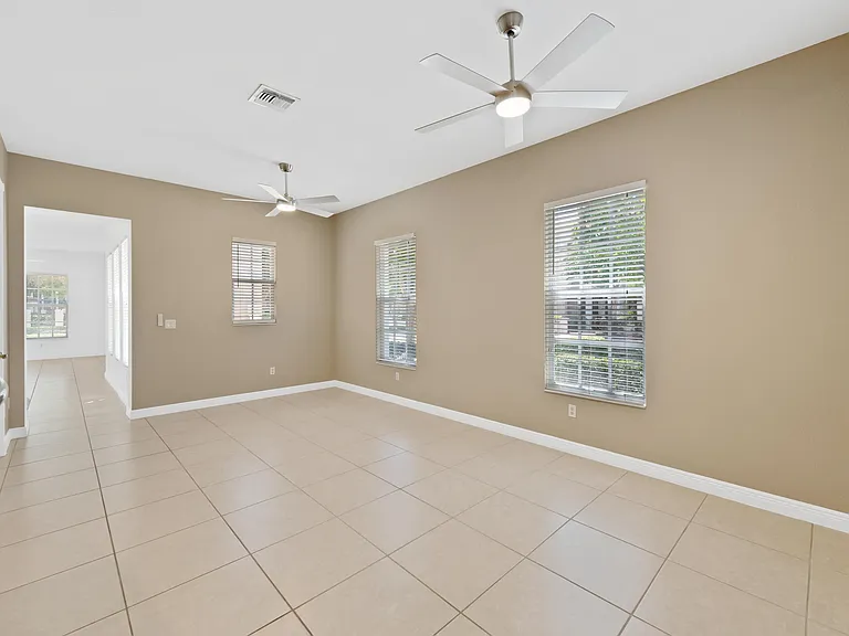 870 NW 83rd Ln — Photo 8