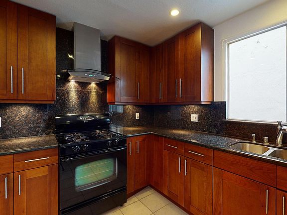 4th image of 98 Hillsdale Ave