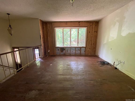 4th image of 1702 Wembleton Dr