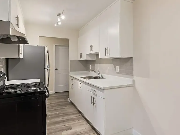 89 Collins Cres SE #201 — Photo 5