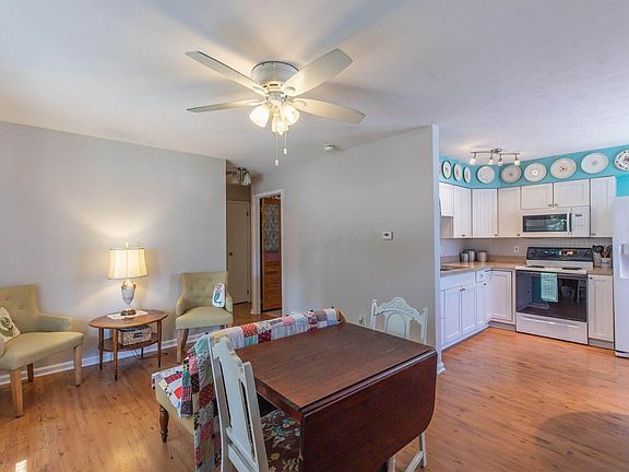 4th image of 2772 Banner Ln