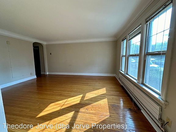 3rd image of 508 Summit Ave E #15365786