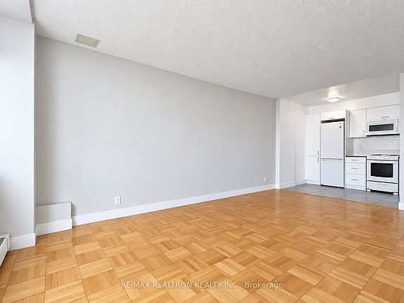 2nd image of 990 Avenue Rd #104