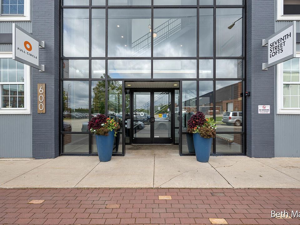 1st image of 600 7th St NW Unit 301