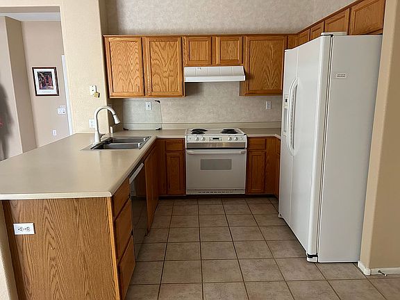 3rd image of 15930 W Autumn Cir