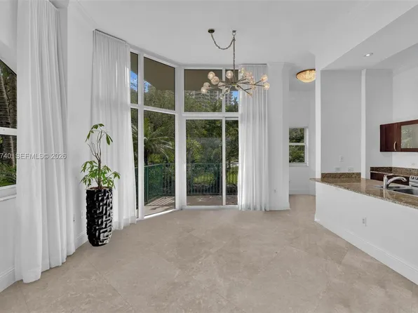 20000 Country Club Dr, Aventura, FL