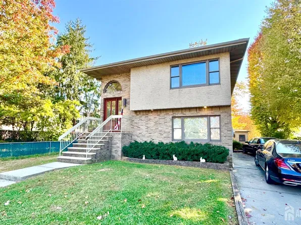 284 Savoy Ave, Edison, NJ 08820