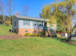 2480 Glade Dr SE, Christiansburg, VA 24073
