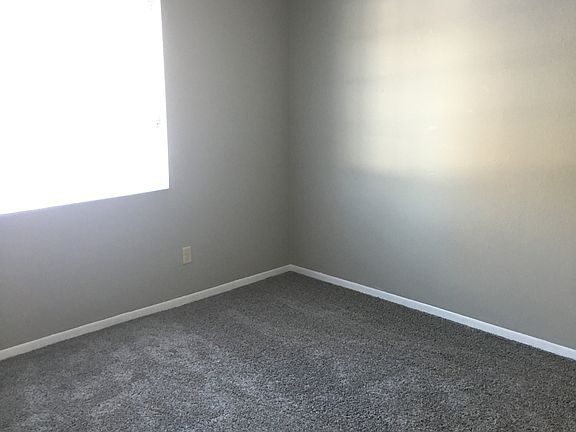4th image of 2152 Hemlock Blvd