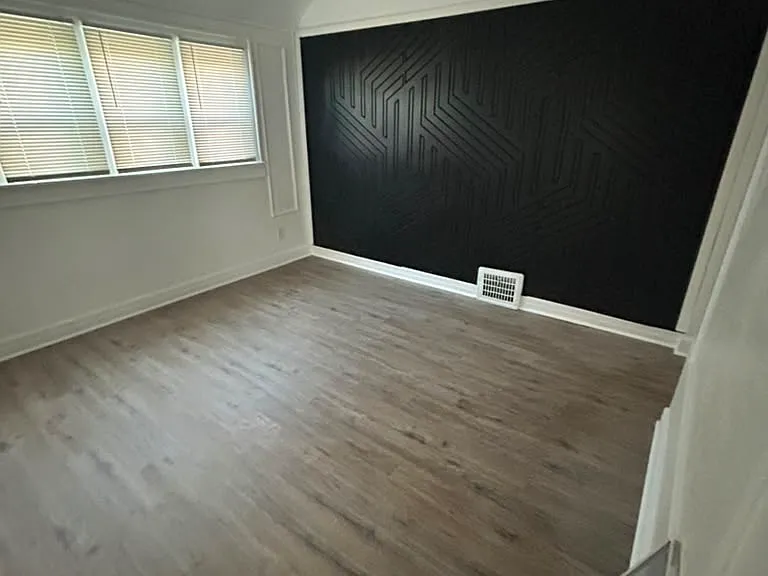 15103 Lesure St — Photo 6