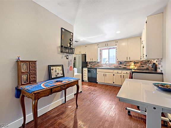 4th image of 221 Pecos Way