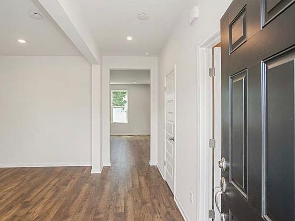 3rd image of 1006 Lionheart Dr
