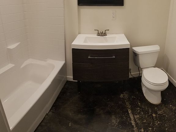 4th image of 104 Orange Dr