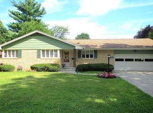 1205 Eustace Dr, Dixon, IL 61021