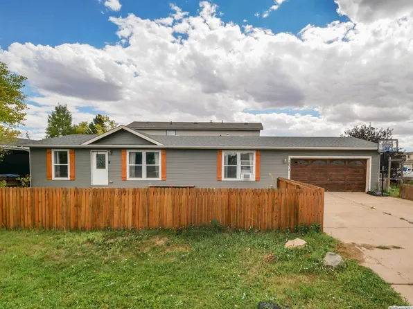 2074 Franklin St, Laramie, WY 82070