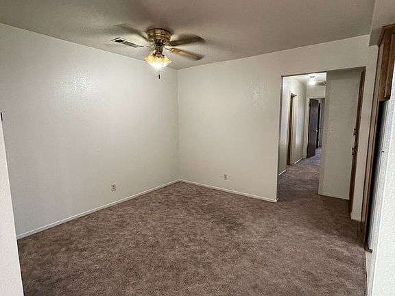 4th image of 616 W Yosemite Ave