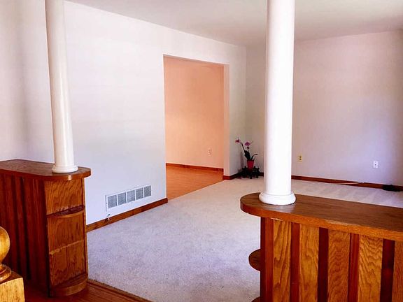2nd image of 3 Orangewood Ln