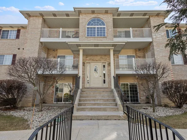 2001 W 75th Pl Unit 37, Merrillville, IN 46410
