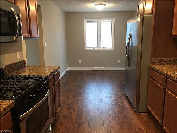 4th image of 31910 Willowick Dr