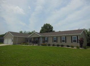 295 Summer St, Flora, IL 62839