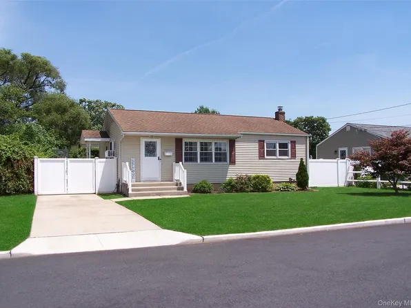 31 Saint Joseph Avenue, Ronkonkoma, NY 11779