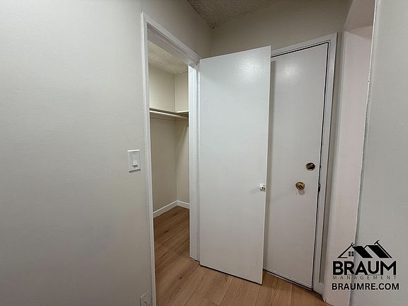 3rd image of 6039 Whitsett Ave APT 201