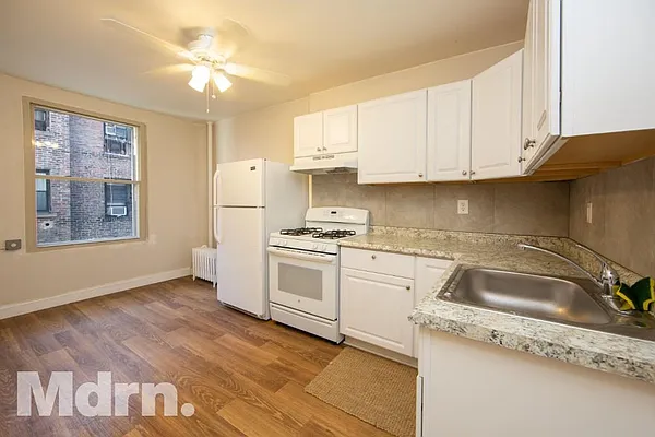 Rented by Mdrn Residential | media 9