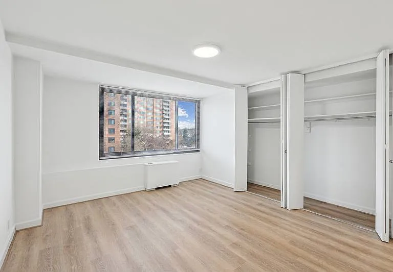 Stratford at Southern Towers — Photo 10