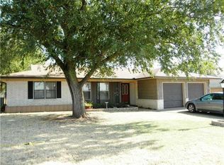 2223 W Country Club Rd, Chickasha, OK 73018