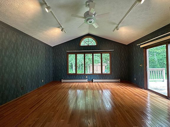 3rd image of 6049 Jane Dr
