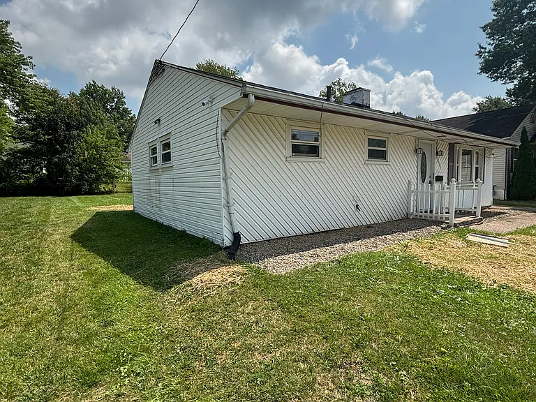 1635 Claudia Ave — Photo 3