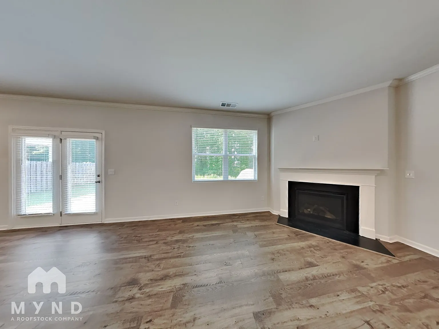 4 bed, 2.5 bath, 2340 sqft, $2,275 — Photo 4