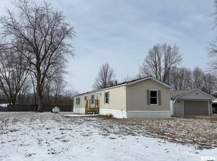 16 Tamaroa Dr, Pawnee, IL 62558