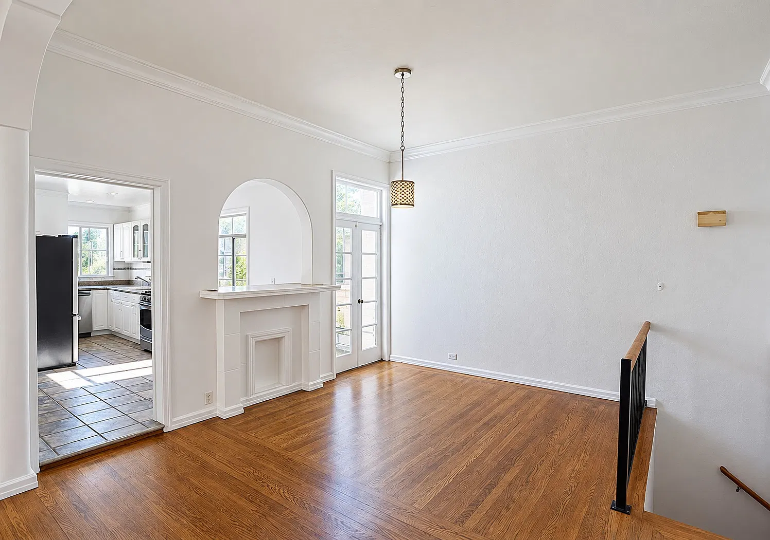 2 bed, 900 sqft, $6,100 — Photo 3