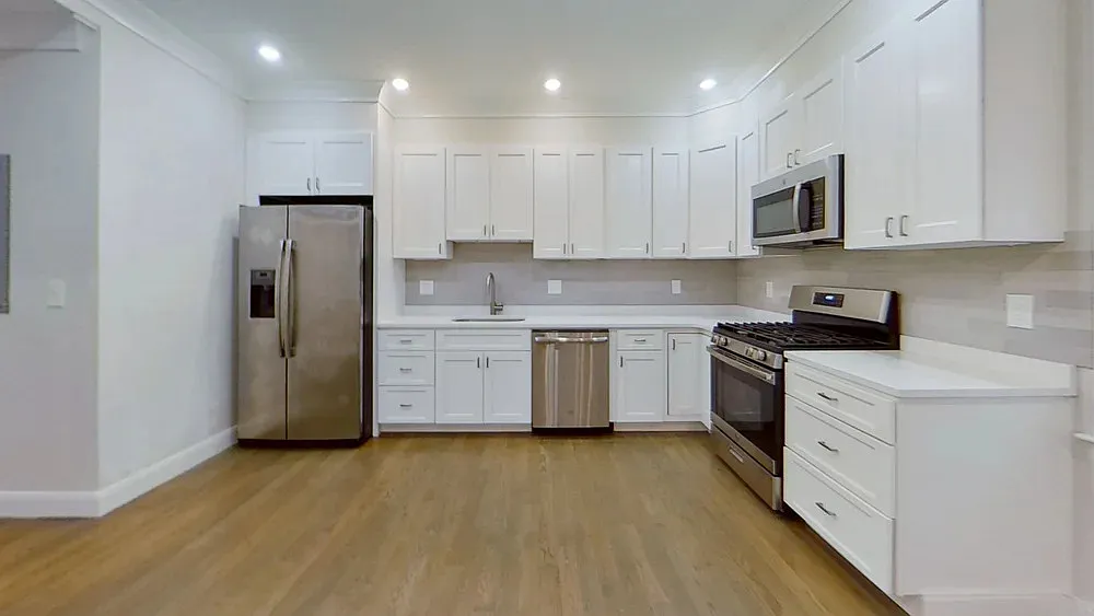 3 bed, 2.5 bath, 1500 sqft, $4,950 — Photo 2