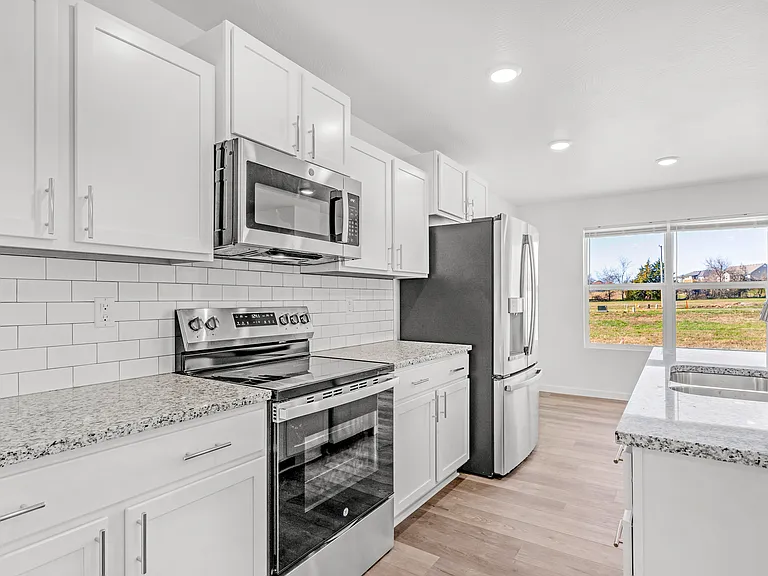 810 Lambert Cir — Photo 10