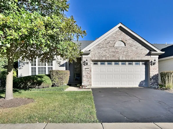 2832 Beacon Point Cir, Elgin, IL 60124