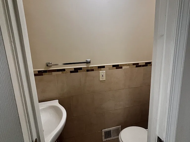 422 S Smallwood St — Photo 4