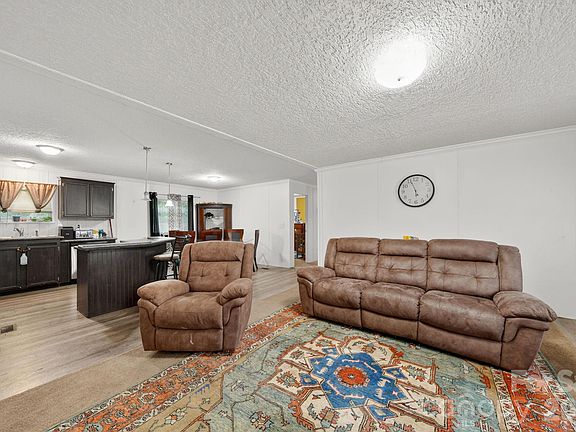 3rd image of 6956 Jamestowne Rd