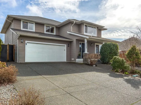 826 Grumman Pl, Comox, BC V9M 4H9