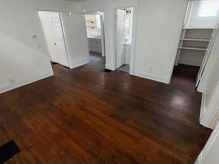 1431 S Floyd St — Photo 20