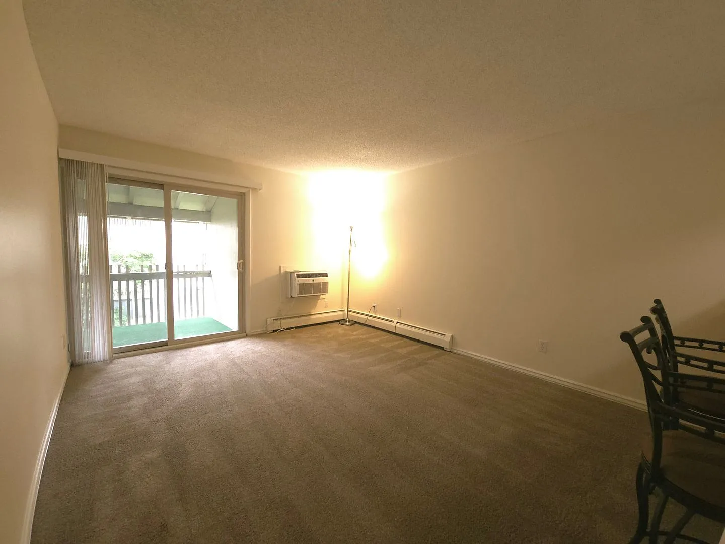 Two Mile Creek, Fresh and Modern Second Floor Condo — Photo 3